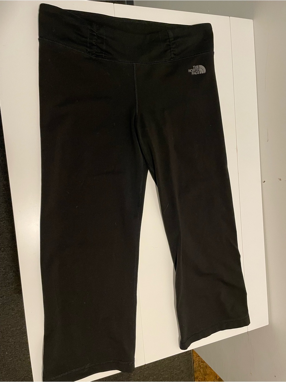 The North Face Brand Women's size Medium Black Capri Pants Athleisure Athletic